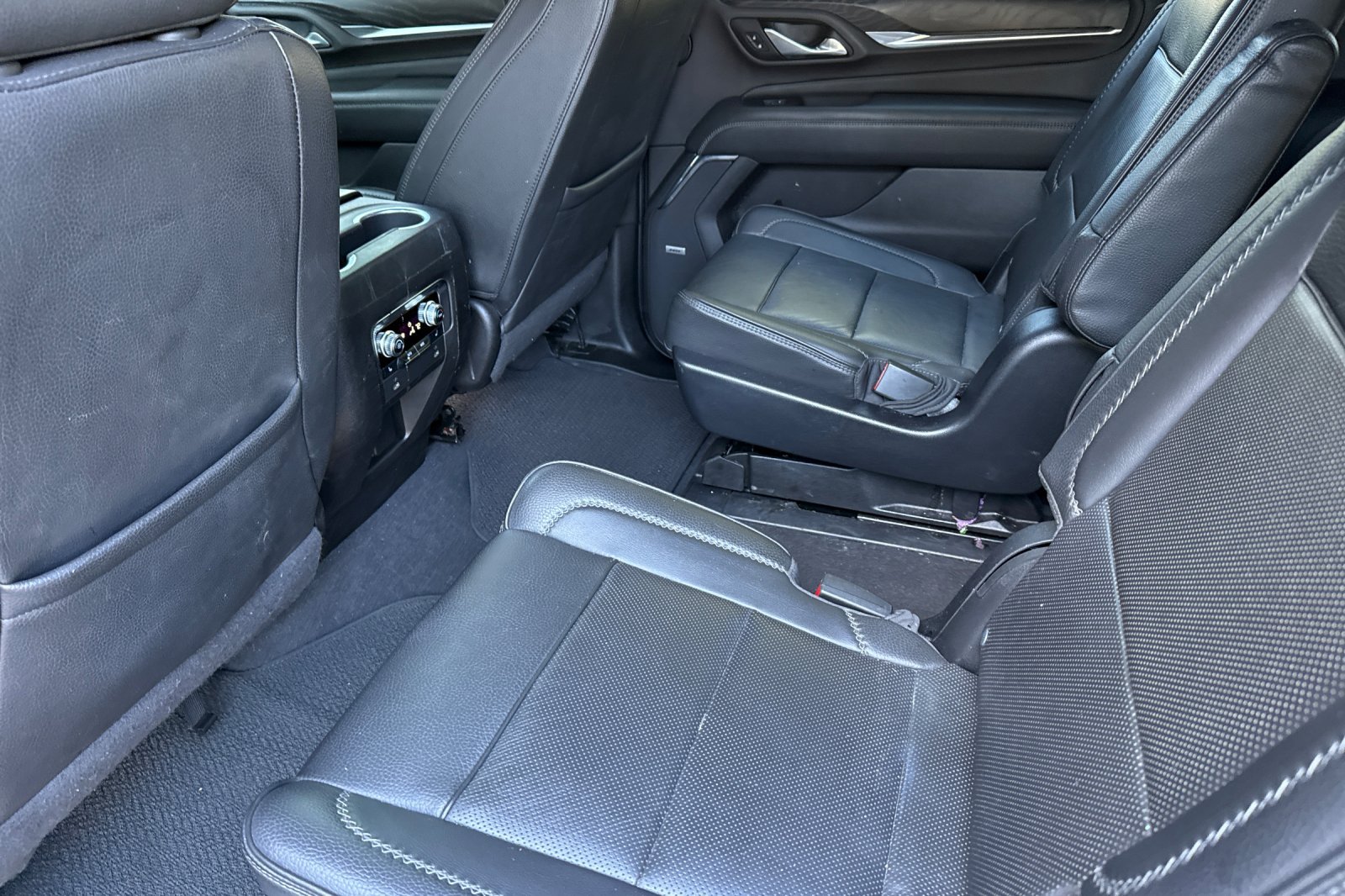Used 2022 GMC Yukon XL Denali AWD/4WD image 15