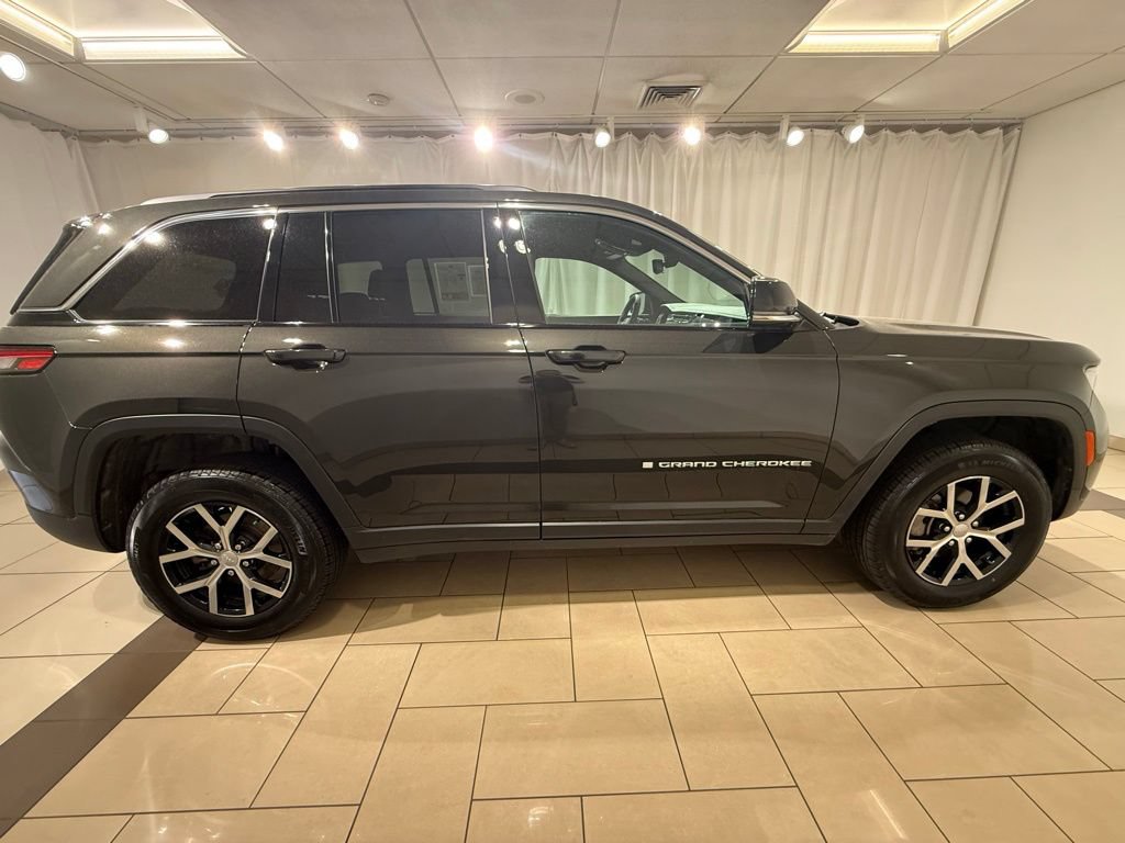 Used 2024 Jeep Grand Cherokee Limited AWD/4WD image 6