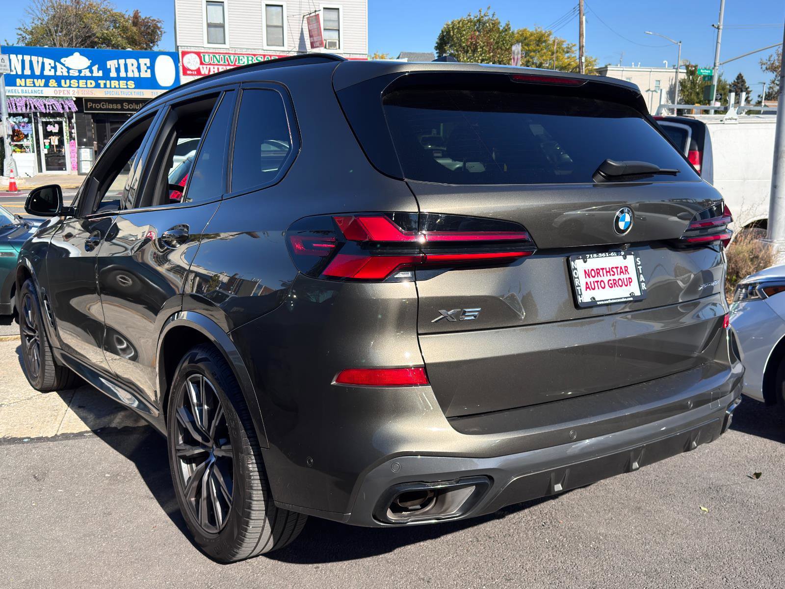 Used 2025 BMW X5 xDrive40i w/ M Sport Package image 6