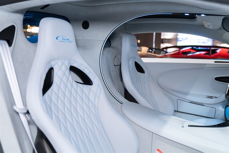 Used 2022 Bugatti Chiron Super Sport AWD/4WD image 37