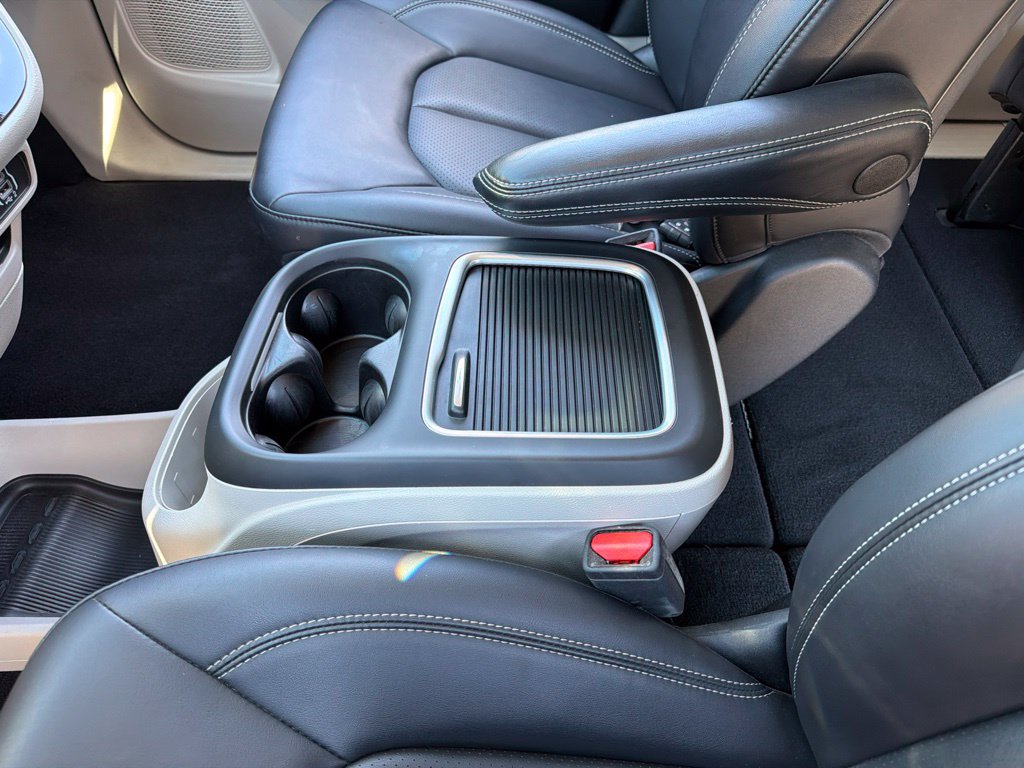 Used 2024 Chrysler Pacifica Touring-L FWD image 18