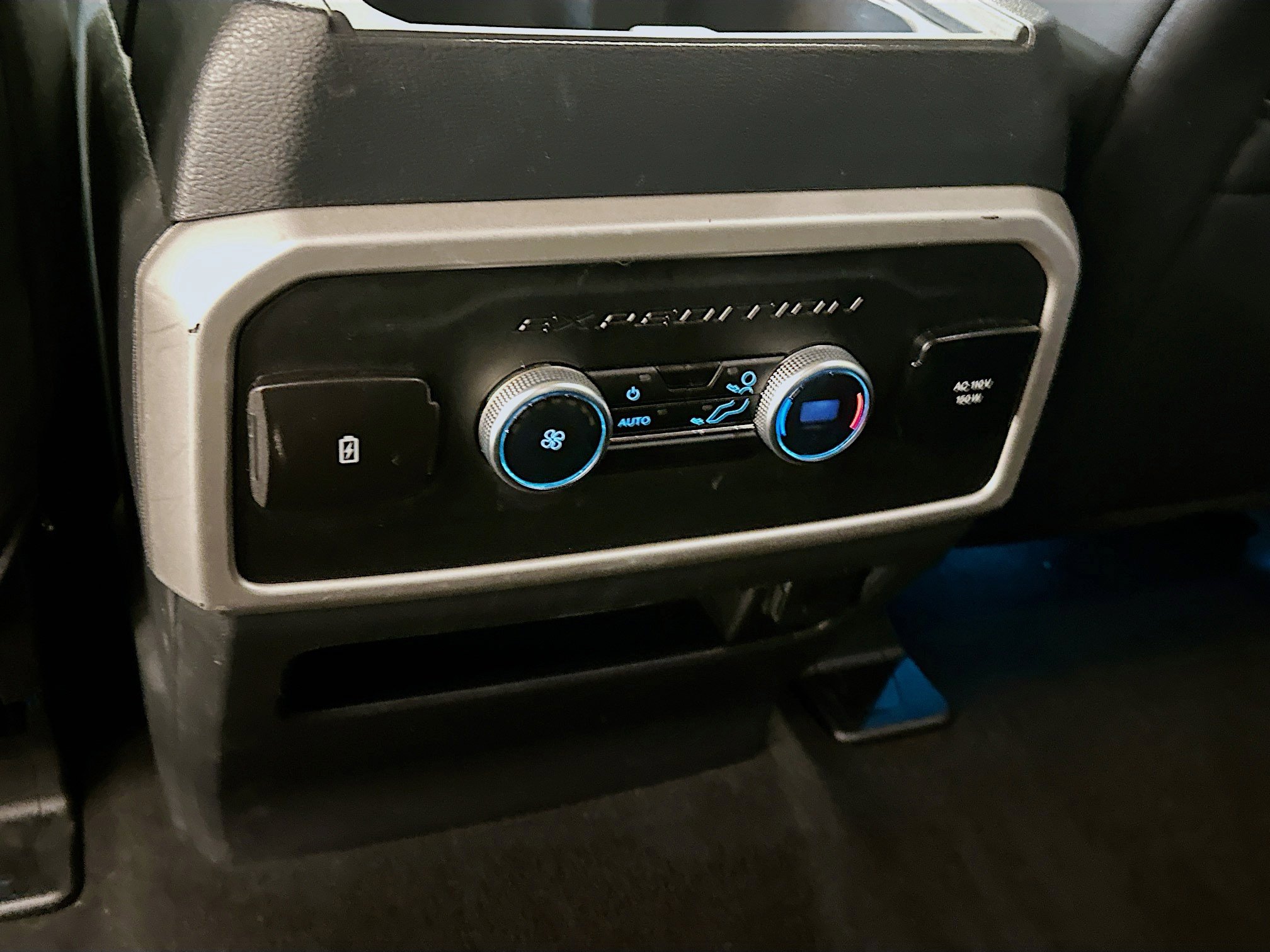 Used 2024 Ford Expedition XLT image 28