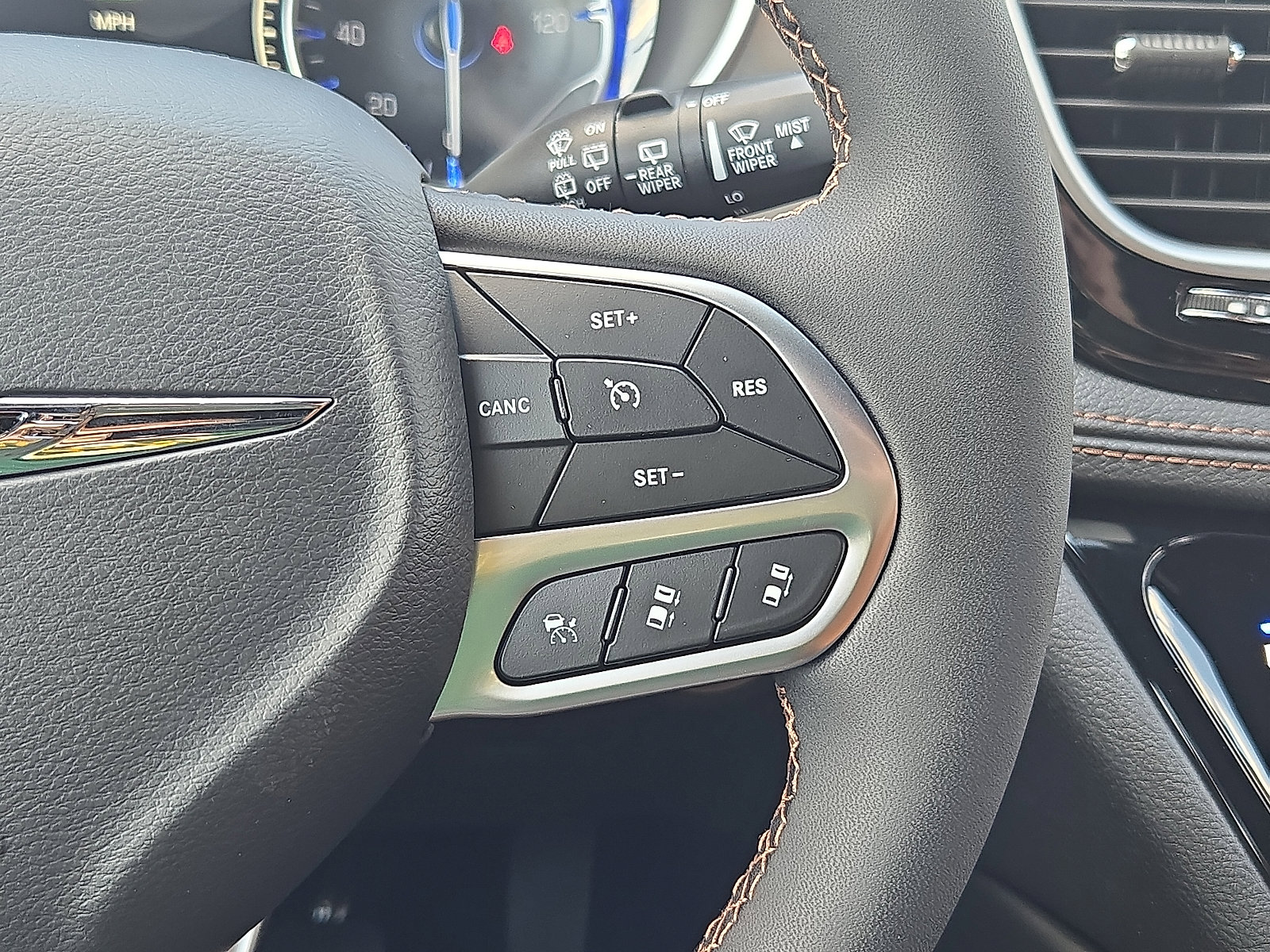 New 2026 Chrysler Pacifica Pinnacle image 19