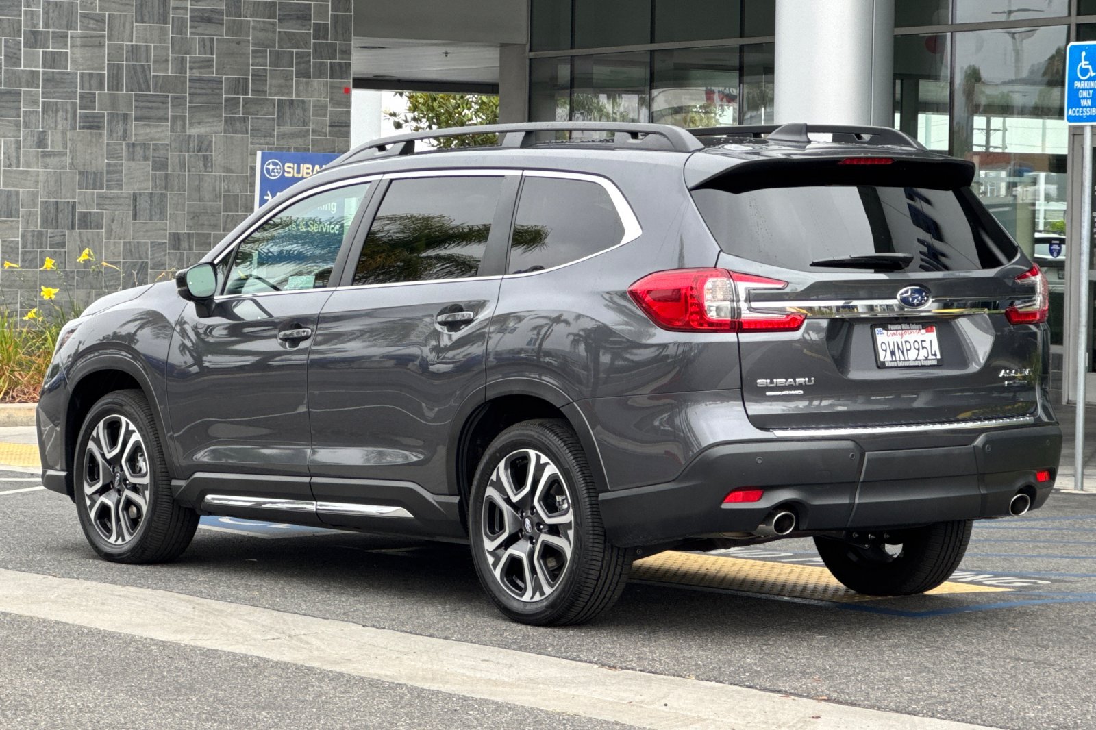 Used 2025 Subaru Ascent Limited AWD/4WD image 6