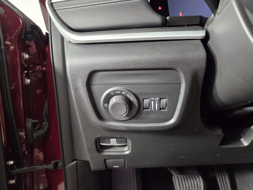 Certified 2024 Jeep Grand Cherokee L Altitude image 21