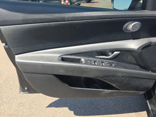 Used 2025 Hyundai Elantra SE FWD image 12