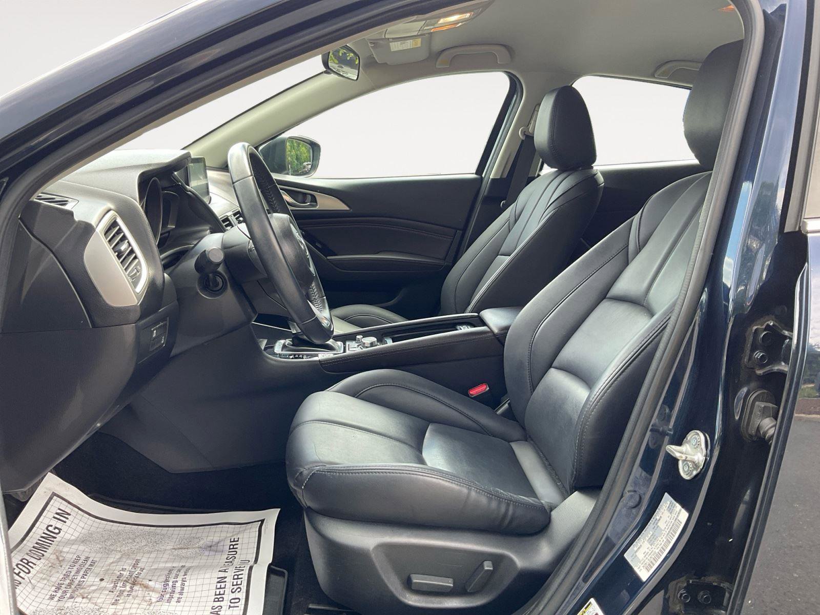 Used 2018 MAZDA MAZDA3 Touring FWD image 9