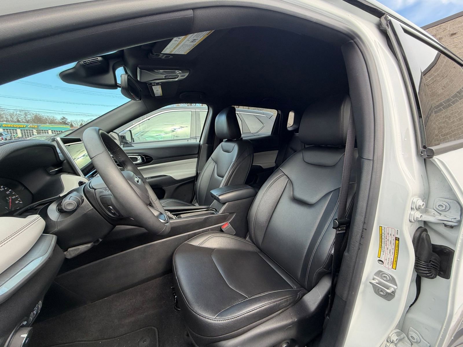 Used 2025 Jeep Compass Limited image 28
