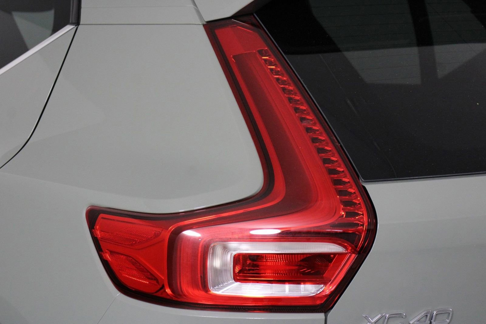 Certified 2025 Volvo XC40 B5 Plus image 18