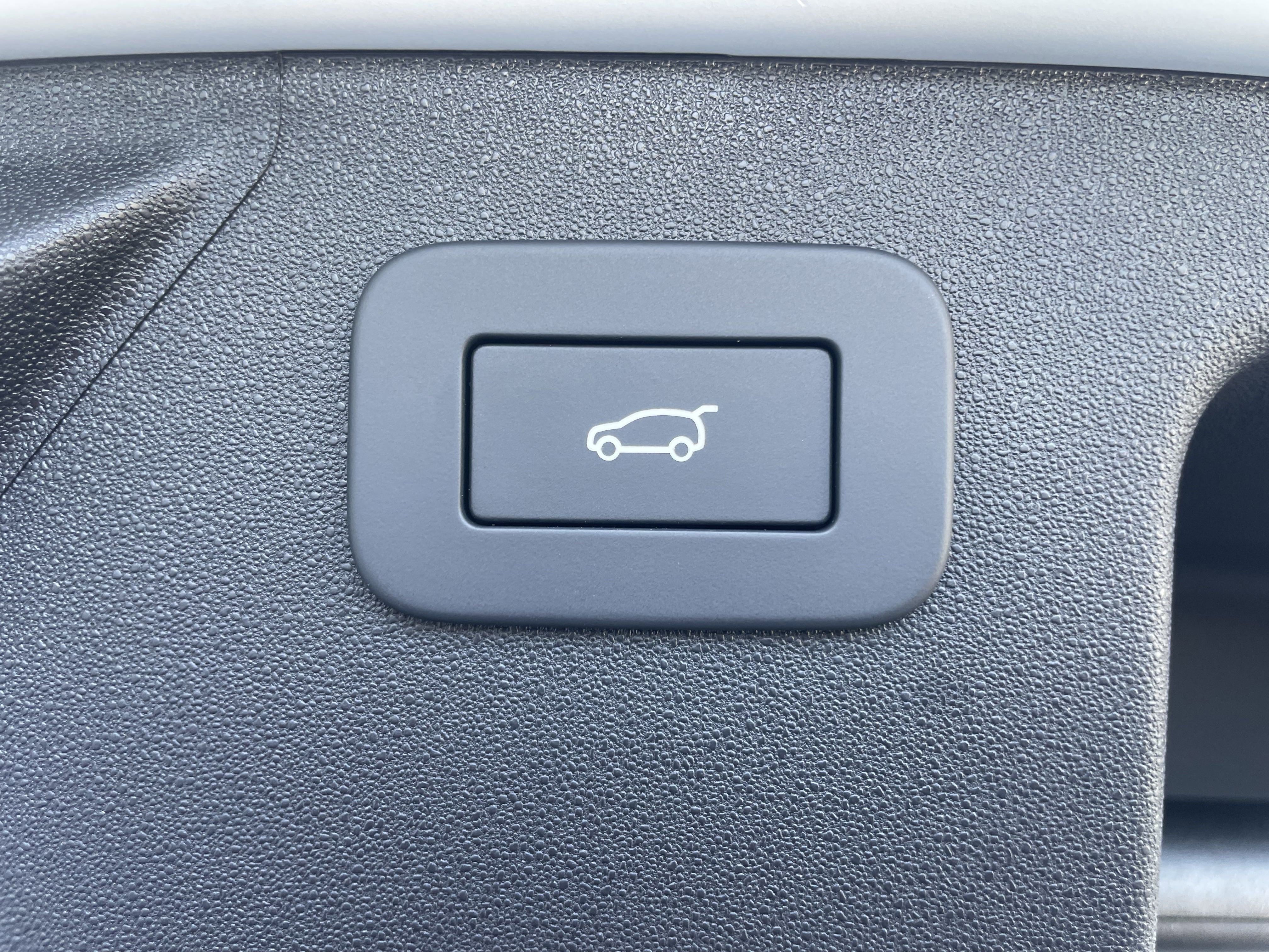 New 2025 Land Rover Discovery Sport S image 37