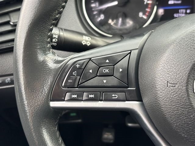 Used 2018 Nissan Rogue SV FWD image 24