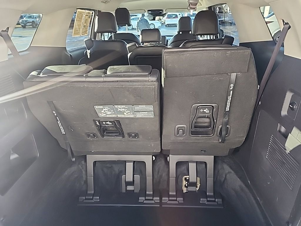 Used 2023 Kia Carnival LX image 26