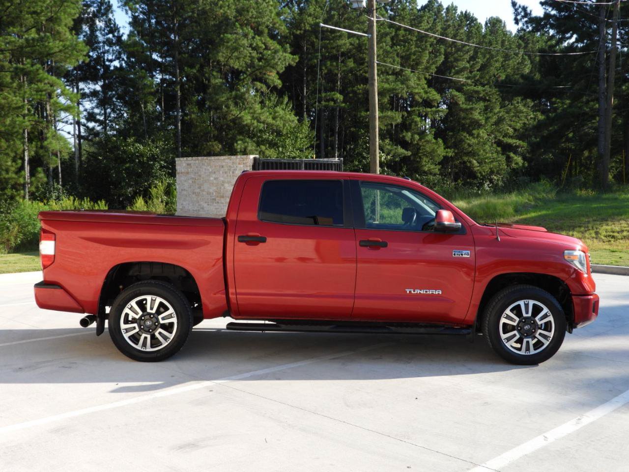 Used 2018 Toyota Tundra CrewMax SR5 w/ TRD Sport Package RWD image 46