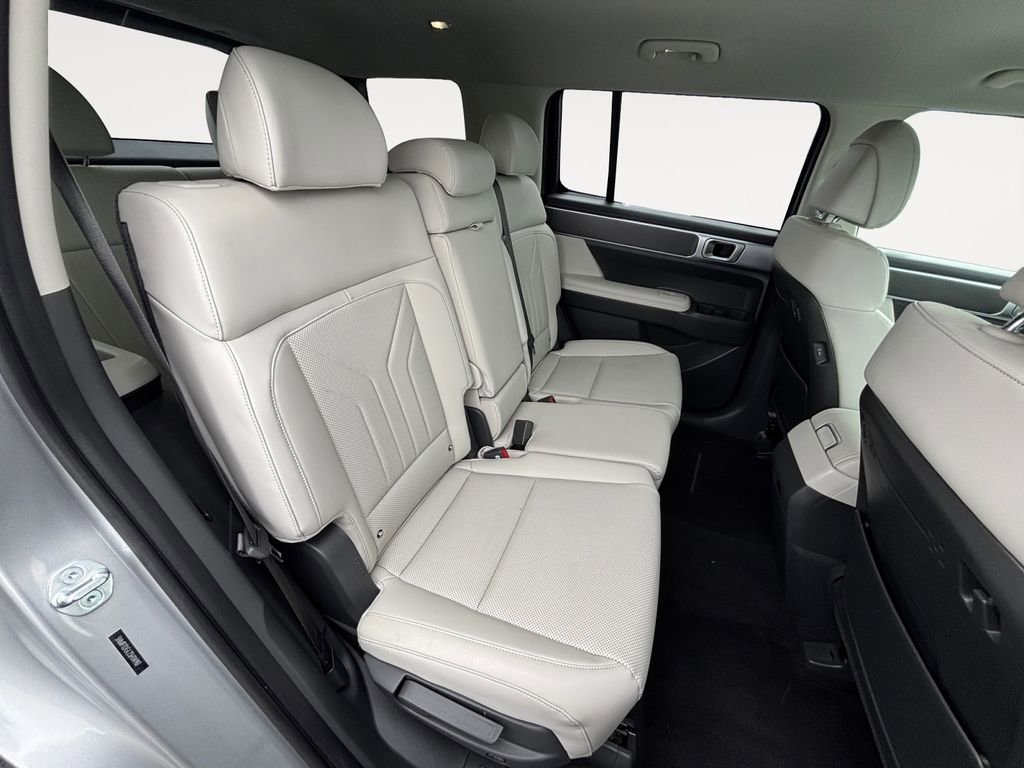 Used 2025 Hyundai Santa Fe SEL image 11