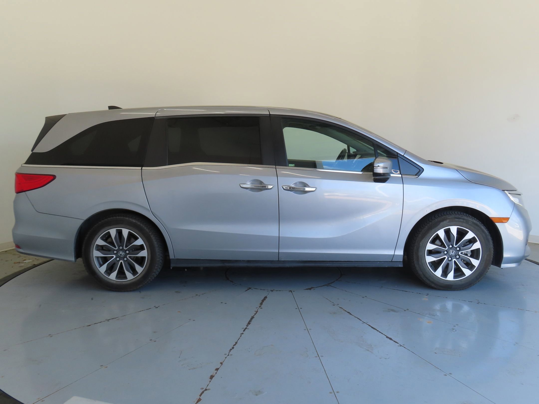 Used 2021 Honda Odyssey EX-L image 2