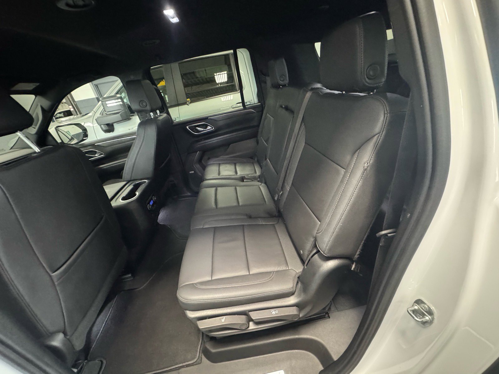 Used 2023 Chevrolet Suburban Z71 w/ Luxury Package AWD/4WD image 13