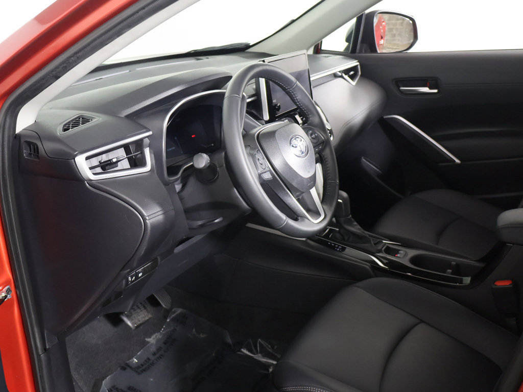 Used 2025 Toyota Corolla Cross XLE FWD image 21