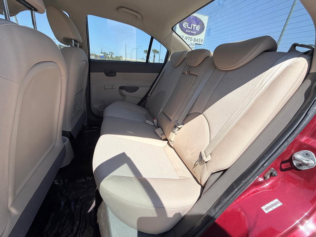 Used 2011 Hyundai Accent GLS image 8