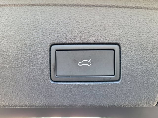 Certified 2024 Volkswagen Atlas Cross Sport SE w/ Panoramic Sunroof Package FWD image 8