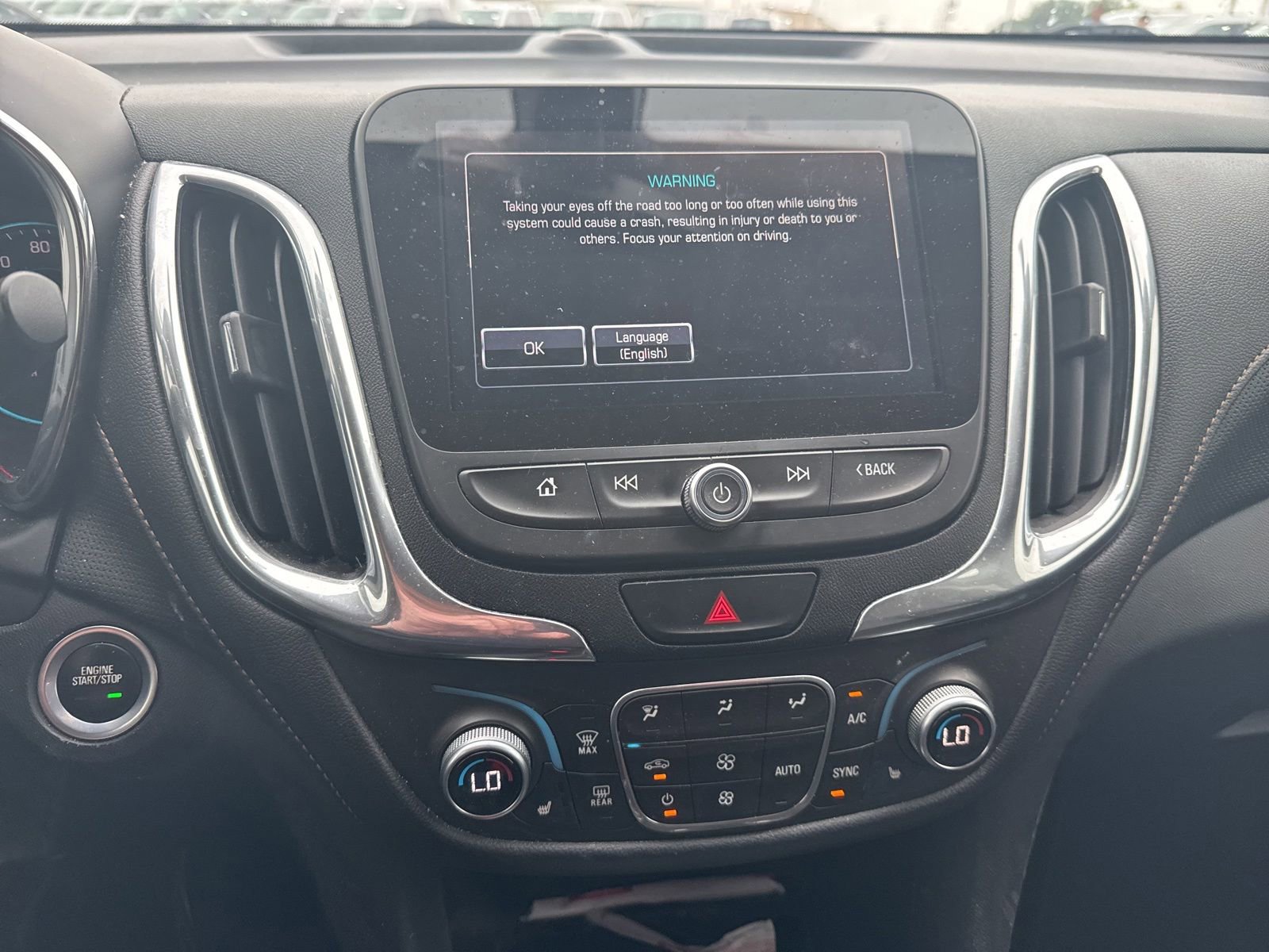 Used 2018 Chevrolet Equinox Premier FWD image 12