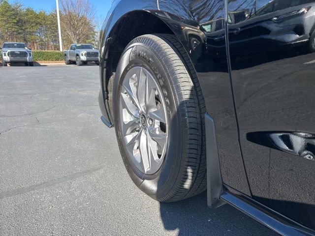 Used 2025 Toyota Sienna XLE image 11