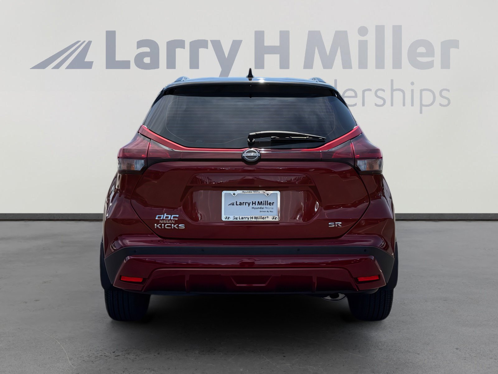 Used 2023 Nissan Kicks SR w/ SR Premium Package FWD image 4
