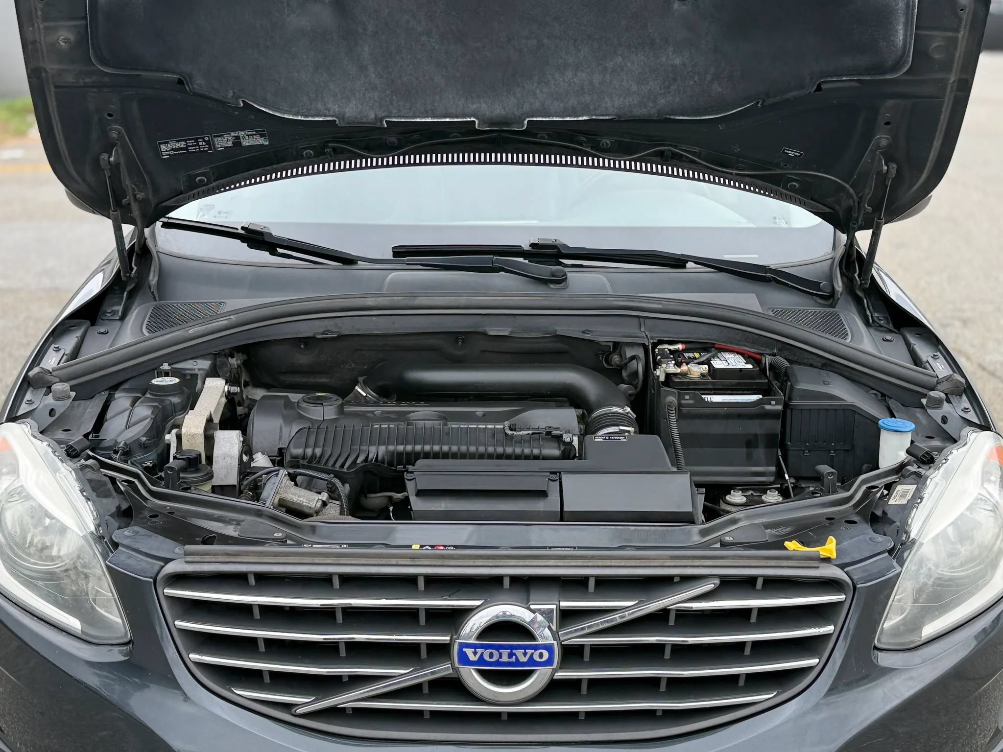 Used 2015 Volvo XC60 T5 w/ Proximity Package AWD/4WD image 29