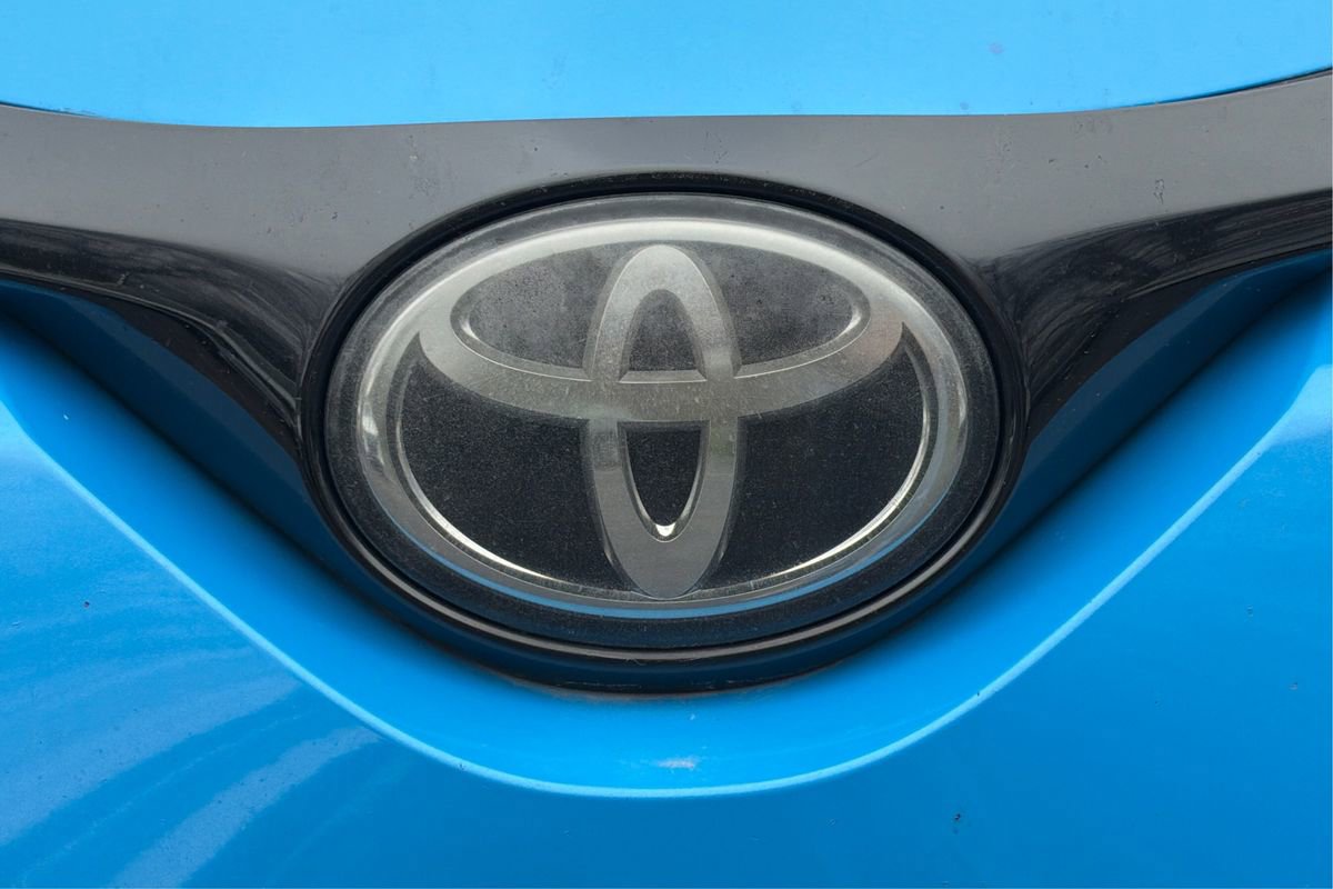 Used 2019 Toyota C-HR XLE image 26