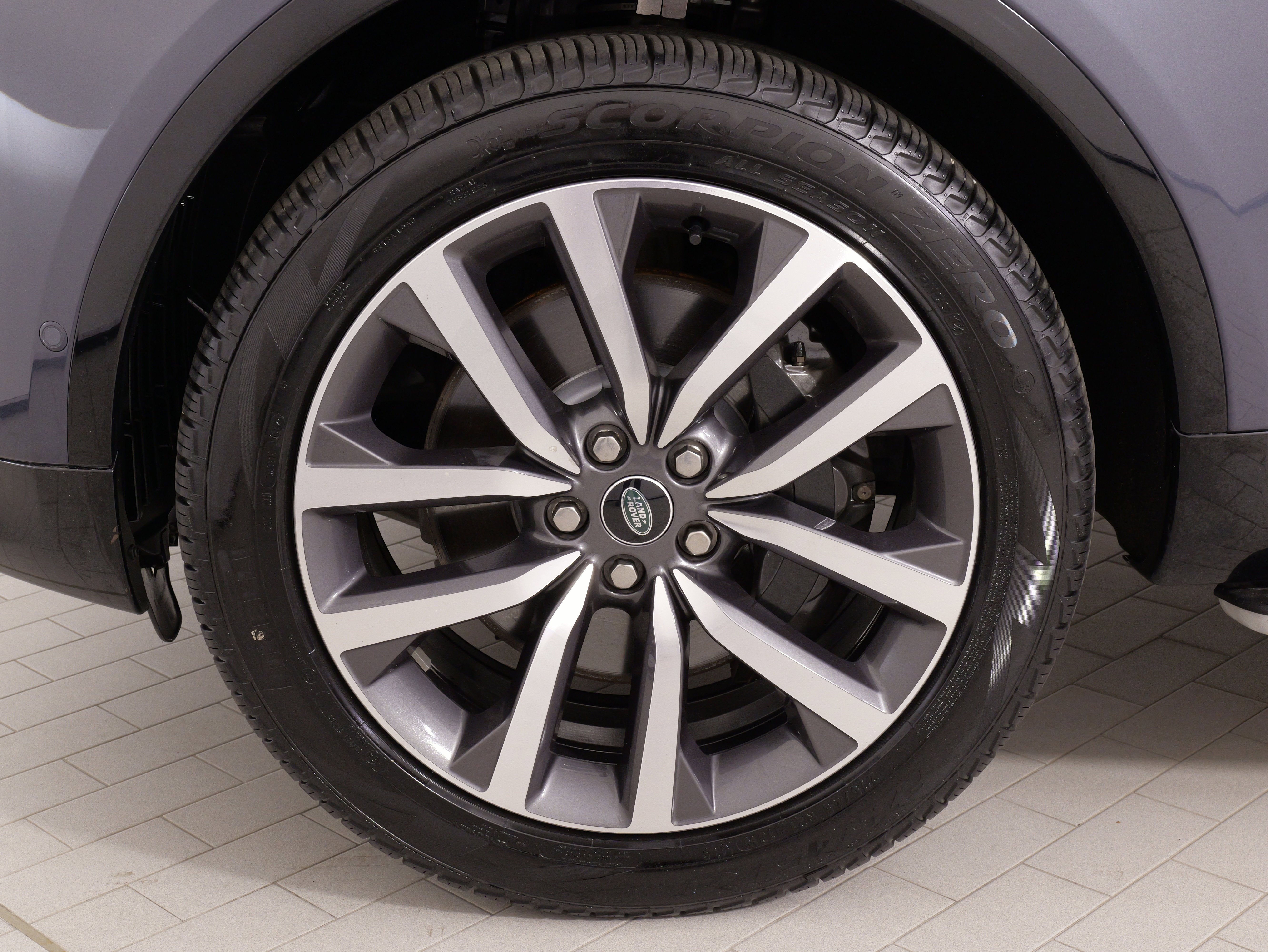 Used 2024 Land Rover Discovery Dynamic SE image 78