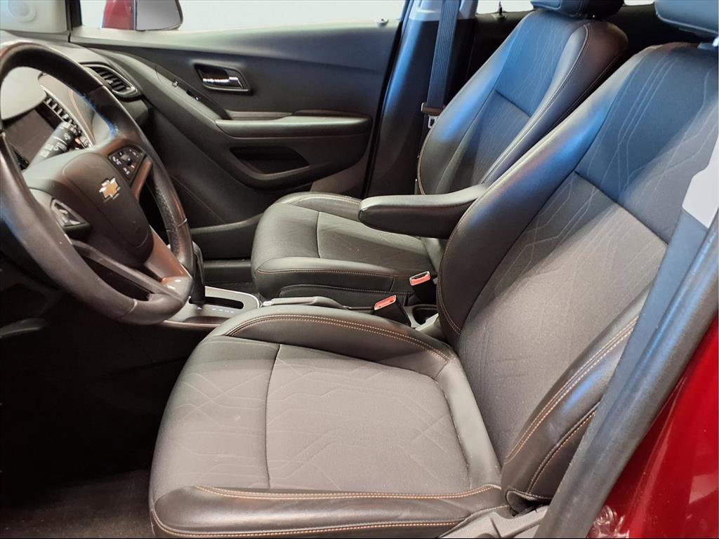 Used 2022 Chevrolet Trax LT w/ LT Convenience Package image 7