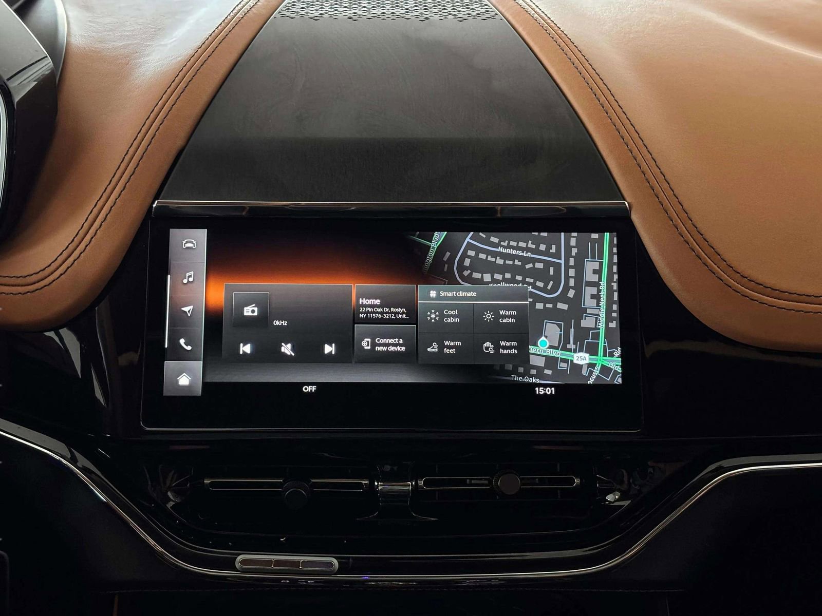 Used 2025 Aston Martin DBX 707 image 30