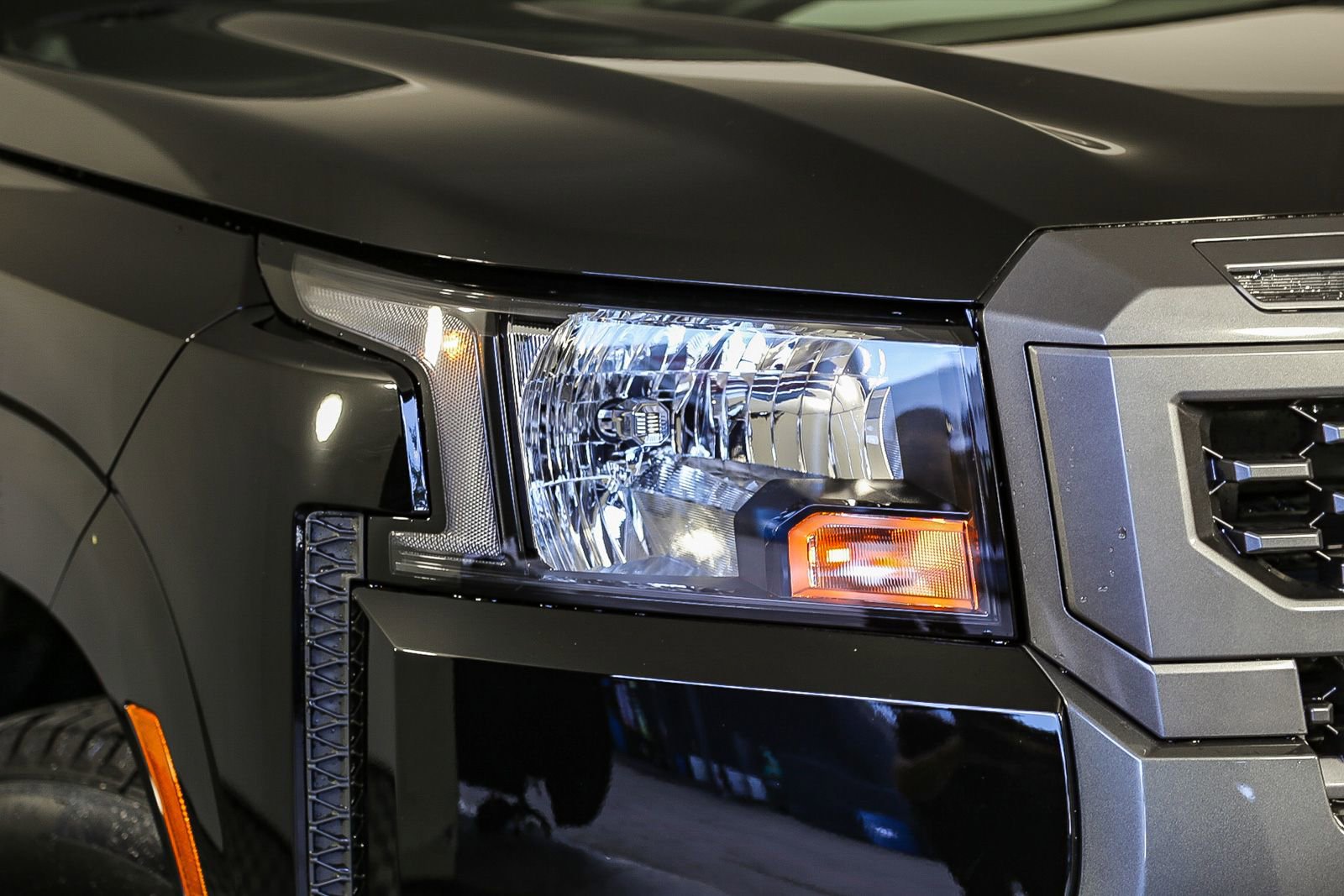 Certified 2025 Nissan Frontier SV image 2