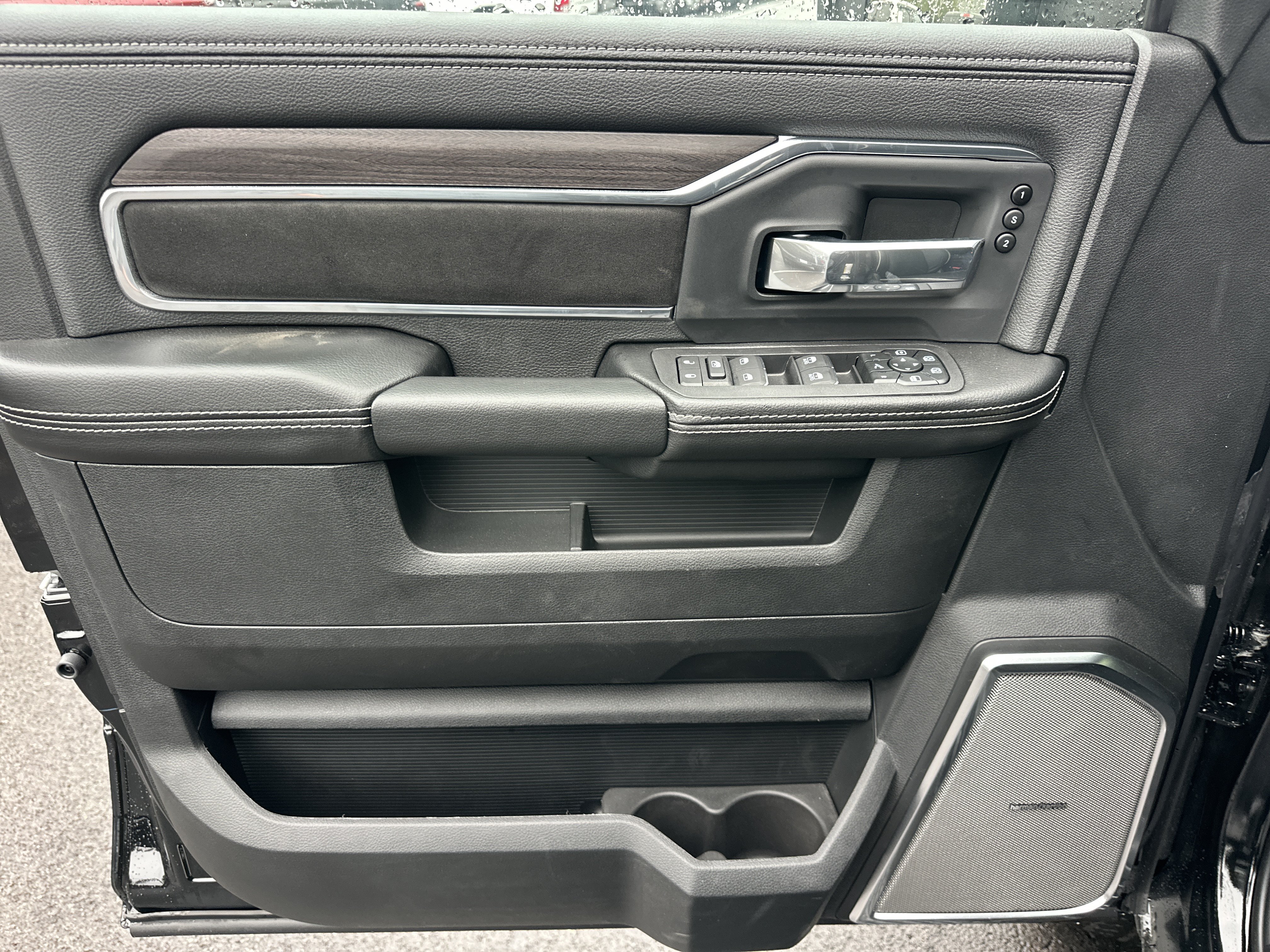 New 2027 RAM 2500 Laramie AWD/4WD image 29