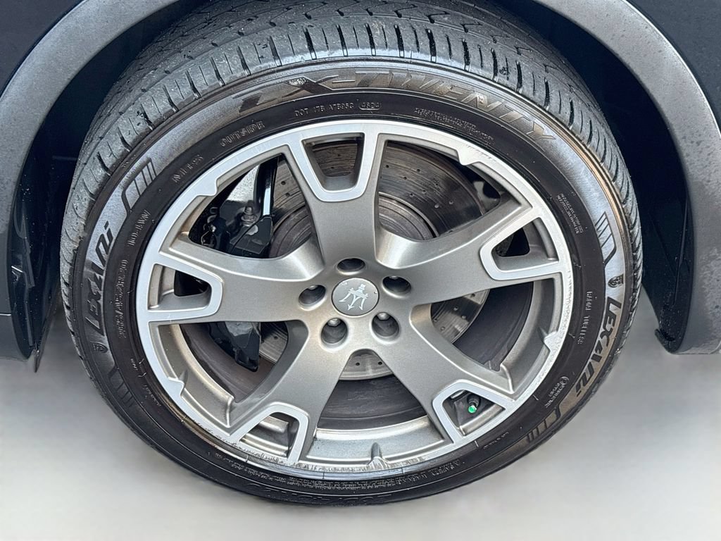 Used 2017 Maserati Levante S AWD/4WD image 33