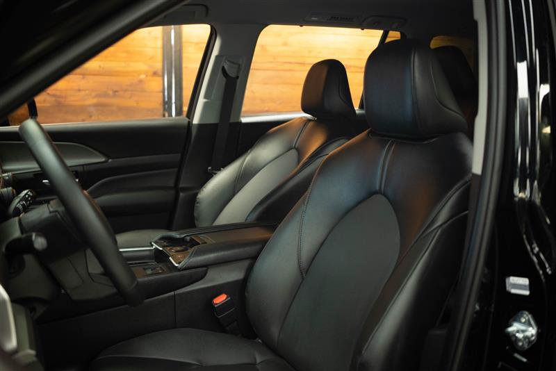 Used 2026 Toyota Grand Highlander AWD image 11