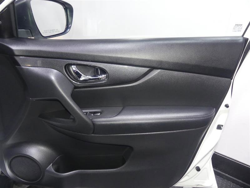 Used 2019 Nissan Rogue SV image 19