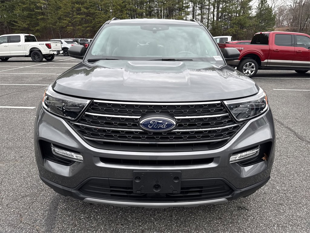 Used 2022 Ford Explorer XLT w/ Equipment Group 202A image 2