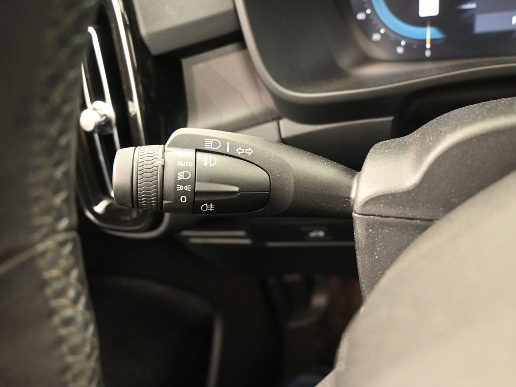 Used 2023 Volvo XC40 Recharge Ultimate w/ Protection Package Premier image 18