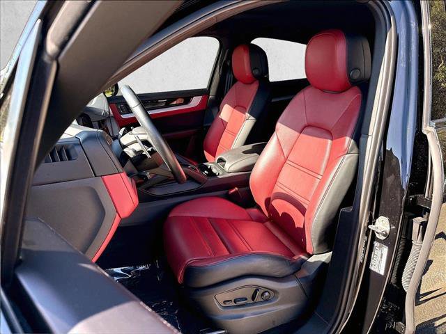Used 2024 Porsche Cayenne Coupe AWD/4WD image 26
