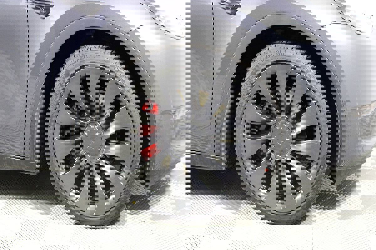 Used 2023 Tesla Model Y Performance image 38