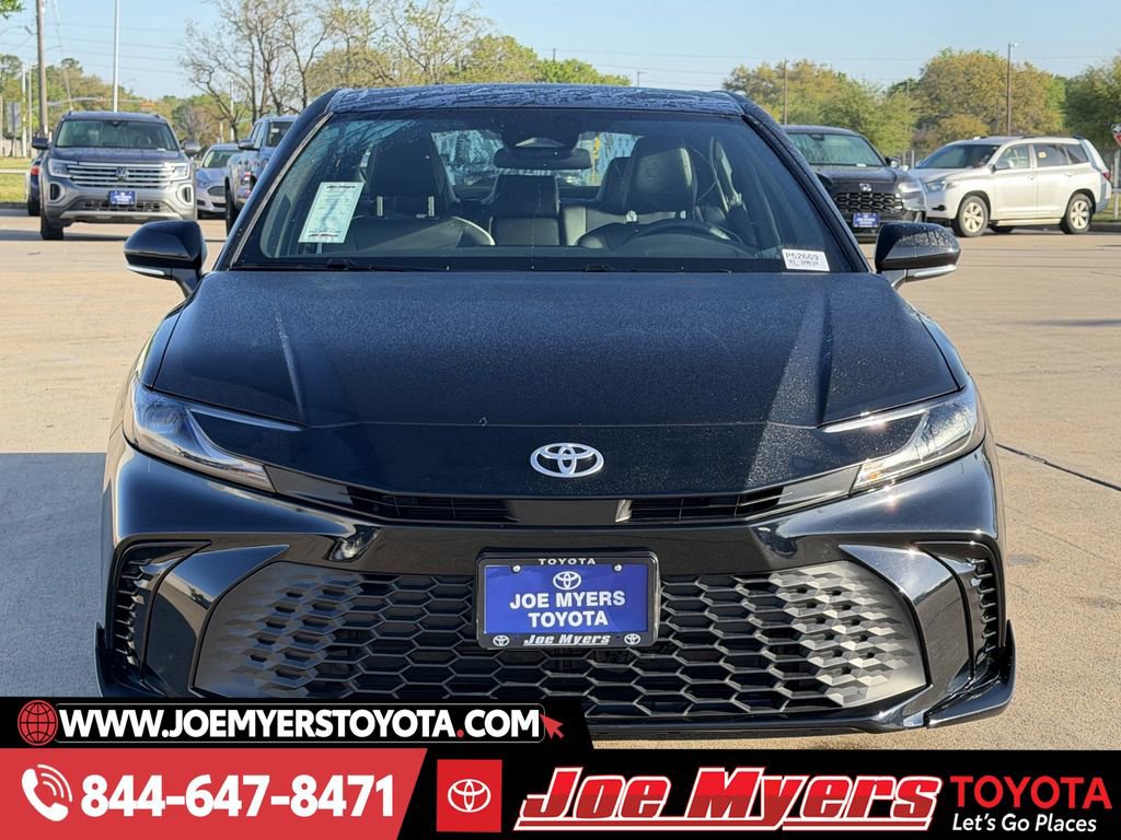 Used 2025 Toyota Camry SE image 3