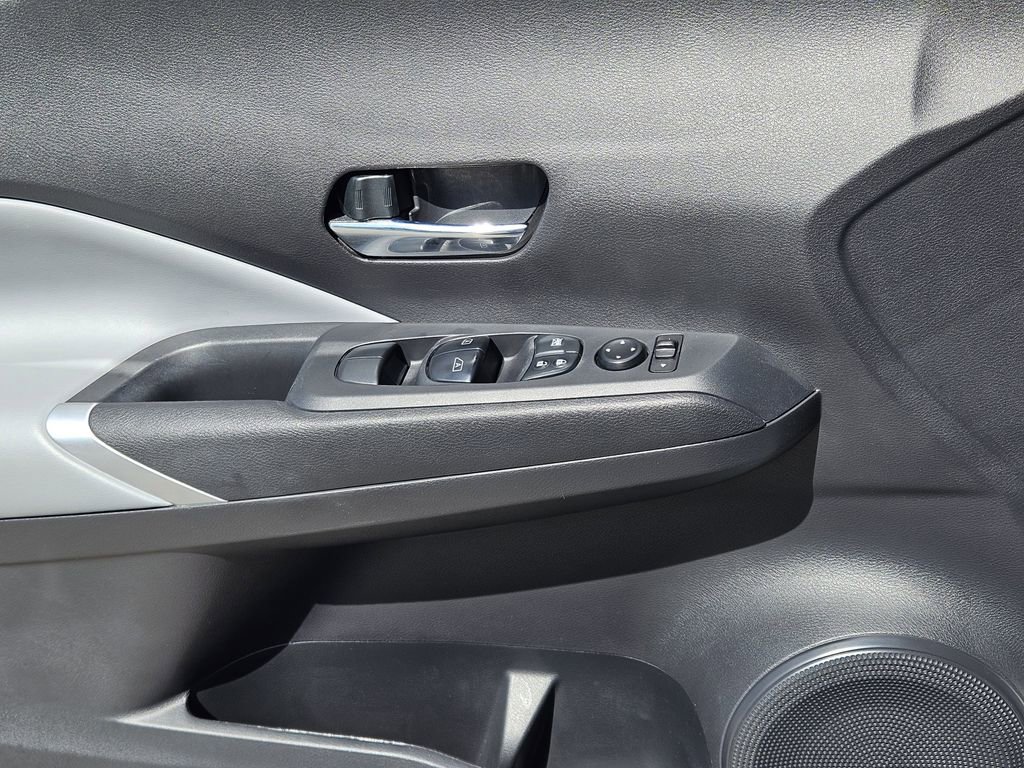 Used 2023 Nissan Kicks SR w/ SR Premium Package FWD image 17