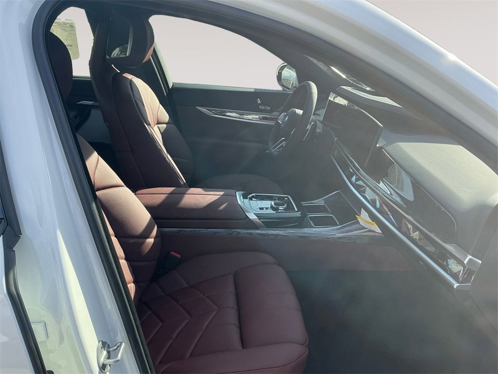 New 2026 BMW 750e xDrive image 15