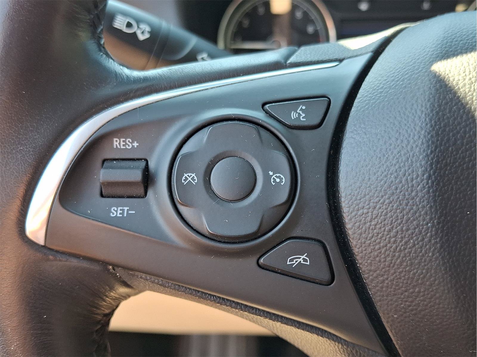 Used 2020 Buick Enclave Essence w/ Sound and Sites Package AWD/4WD image 19