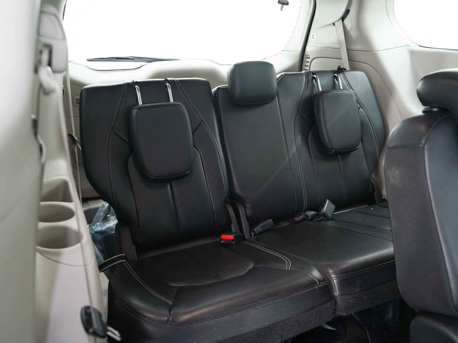 Used 2022 Chrysler Pacifica Touring-L w/ Uconnect Theater Family Group FWD image 15