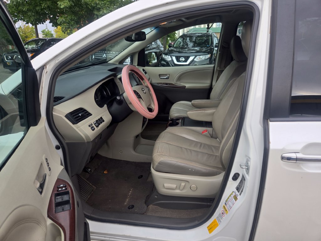 Used 2013 Toyota Sienna Limited w/ Premium Pkg AWD/4WD image 10