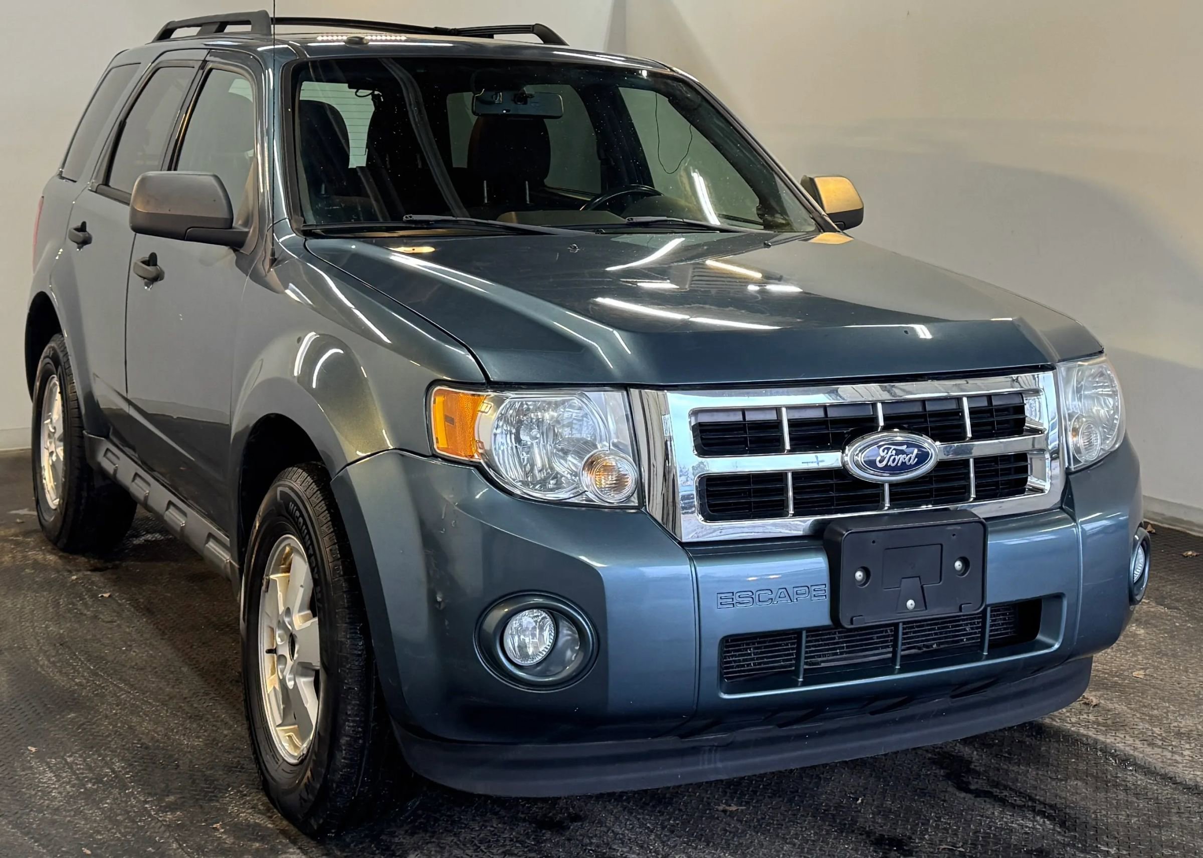 Used 2010 Ford Escape XLT image 4