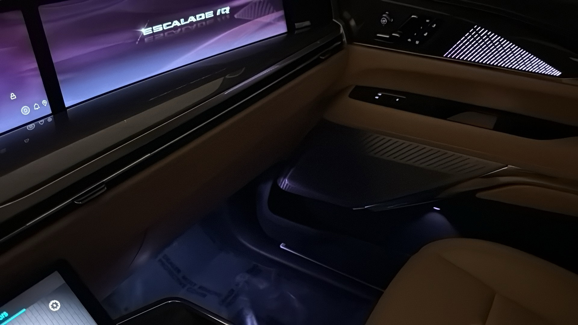 Certified 2026 Cadillac Escalade IQ Sport 2 w/ LPO, ONYX Package image 23