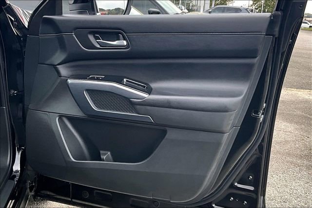 Certified 2025 Nissan Pathfinder SL w/ Cargo Package image 27