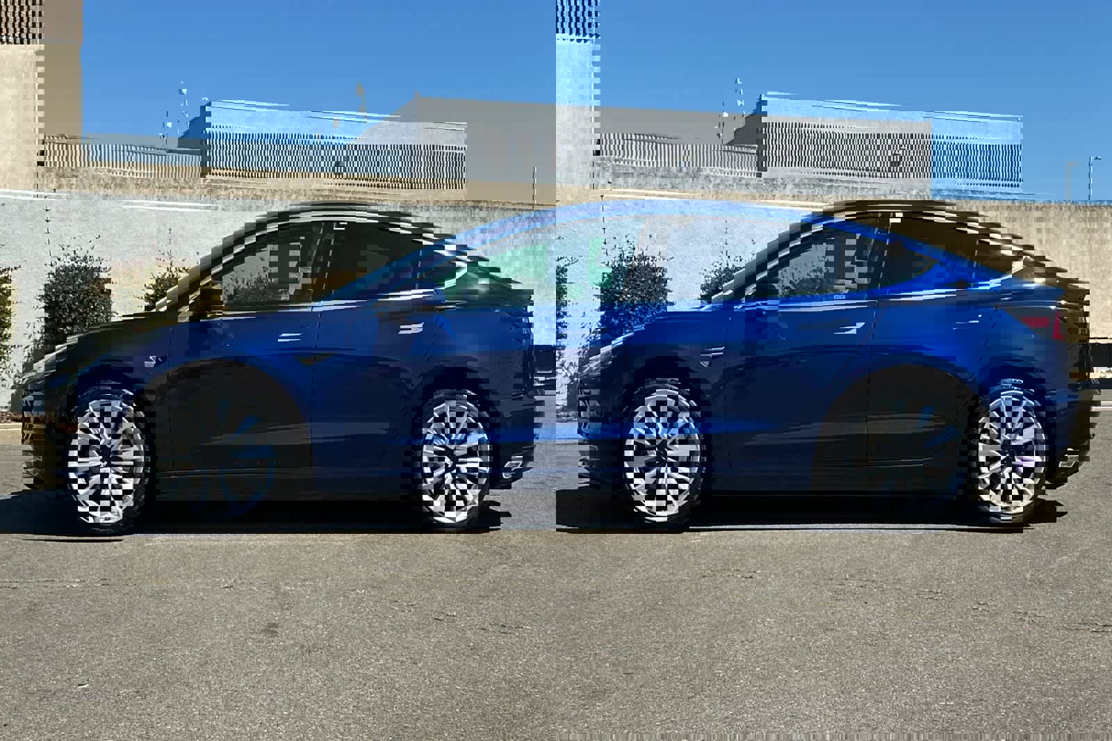 Used 2019 Tesla Model 3 Mid Range image 9